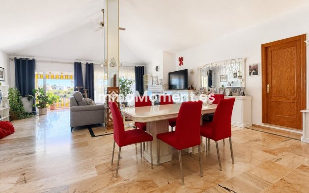 Resale - Detached villa - Estepona - Estepona Centro