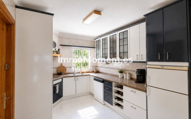 Resale - Detached villa - Estepona - Estepona Centro