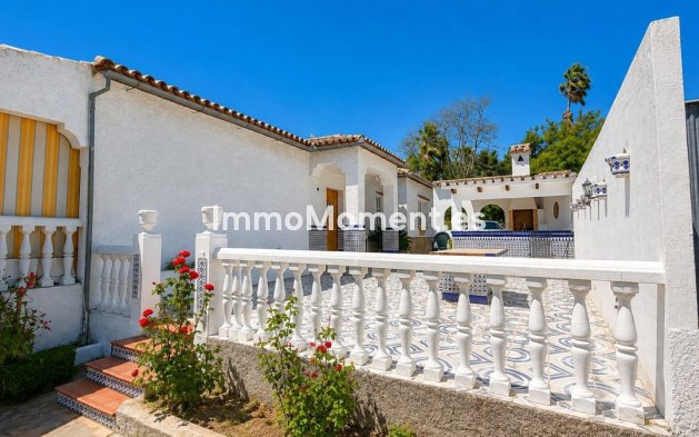 Resale - Detached villa - Estepona - Estepona Centro