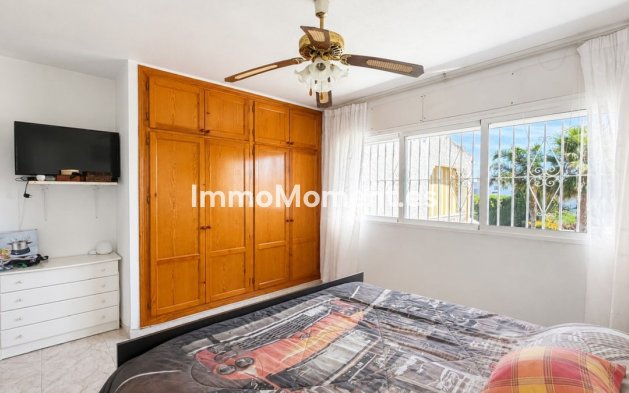 Resale - Detached villa - Estepona - Estepona Centro
