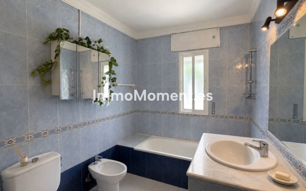 Resale - Detached villa - Estepona - Estepona Centro
