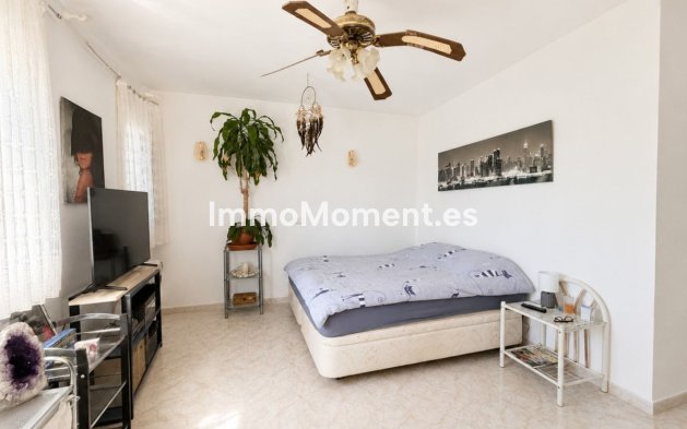 Resale - Detached villa - Estepona - Estepona Centro