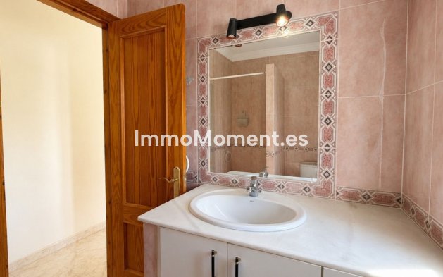 Resale - Detached villa - Estepona - Estepona Centro