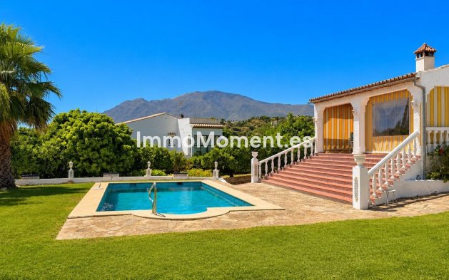 Resale - Detached villa - Estepona - Estepona Centro