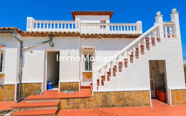 Resale - Detached villa - Estepona - Estepona Centro