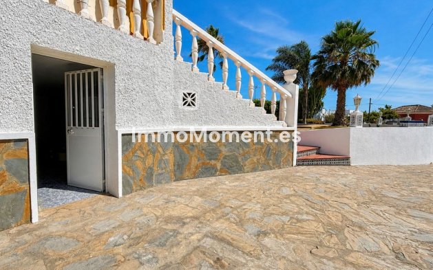 Resale - Detached villa - Estepona - Estepona Centro