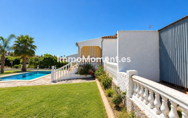 Resale - Detached villa - Estepona - Estepona Centro