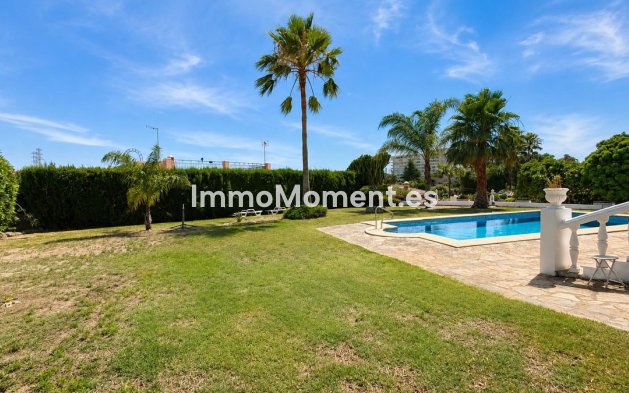 Resale - Detached villa - Estepona - Estepona Centro