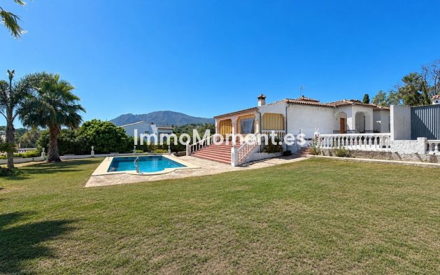 Resale - Detached villa - Estepona - Estepona Centro