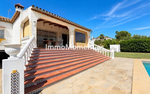 Resale - Detached villa - Estepona - Estepona Centro