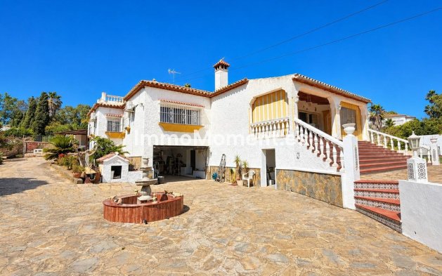 Resale - Detached villa - Estepona - Estepona Centro