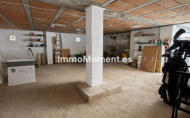 Resale - Detached villa - Estepona - Estepona Centro