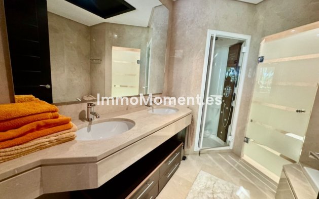 Resale - Apartment - Marbella - Puerto Banús