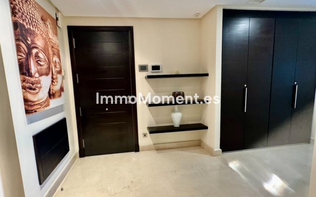 Resale - Apartment - Marbella - Puerto Banús
