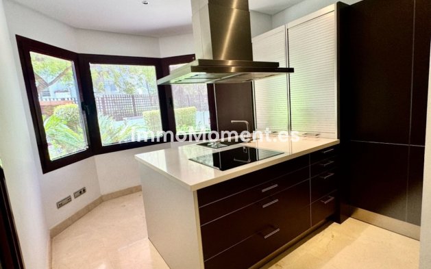 Resale - Apartment - Marbella - Puerto Banús