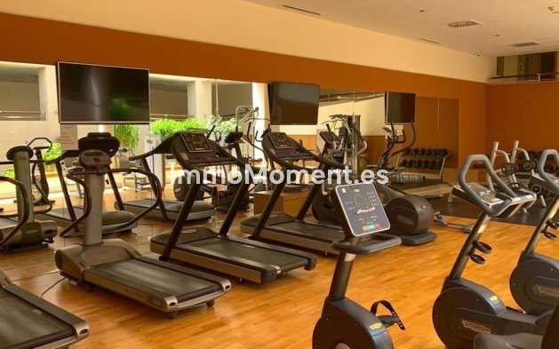 Resale - Apartment - Marbella - Puerto Banús