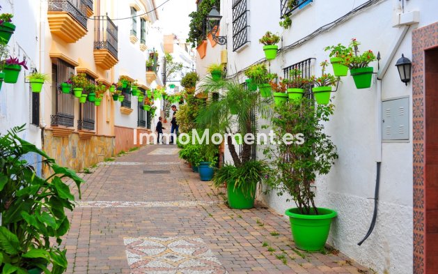 Resale - Apartment - Estepona - Estepona Centro