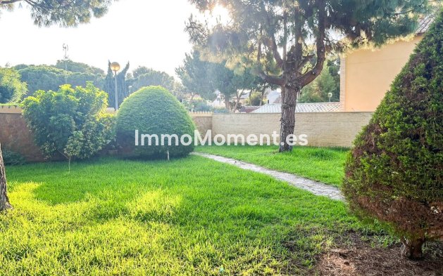 Resale - Detached villa - Orihuela - Punta Prima