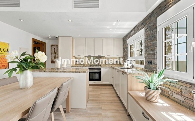 Resale - Apartment - Marbella - Nueva Andalucía