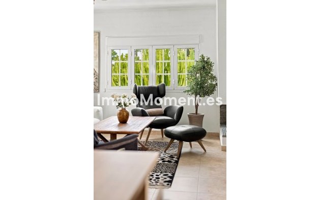 Resale - Apartment - Marbella - Nueva Andalucía