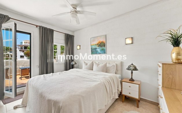 Resale - Apartment - Marbella - Nueva Andalucía