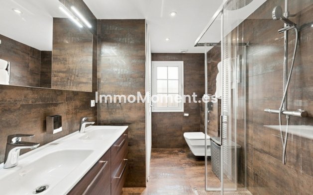 Resale - Apartment - Marbella - Nueva Andalucía