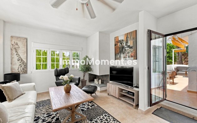 Resale - Apartment - Marbella - Nueva Andalucía