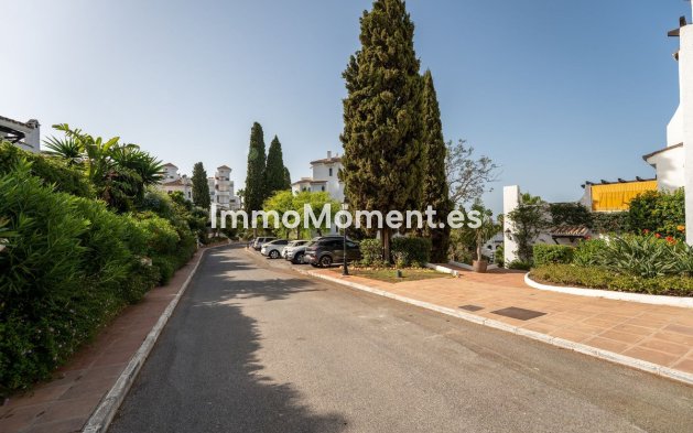 Resale - Apartment - Marbella - Nueva Andalucía