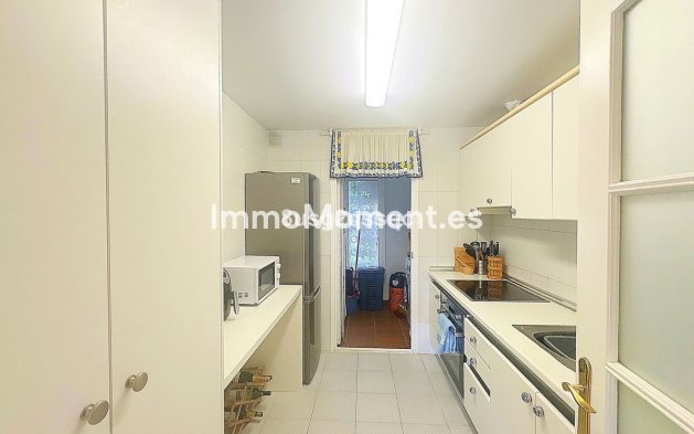 Resale - Apartment - Estepona - Costalita