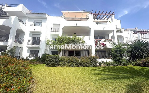 Resale - Apartment - Estepona - Costalita