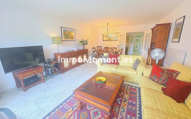Resale - Apartment - Estepona - Costalita