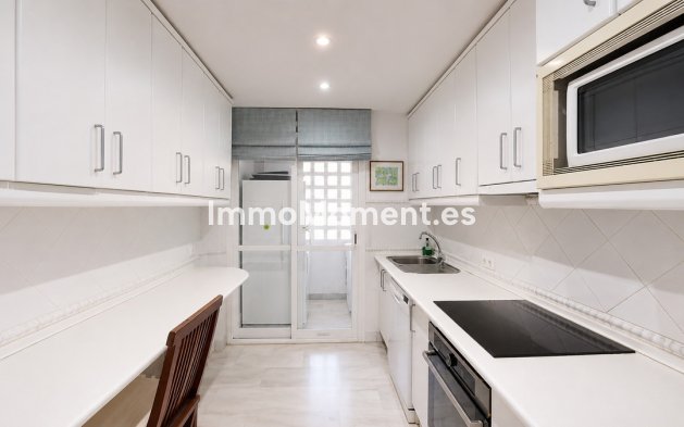 Resale - Apartment - Marbella - Guadalmina Baja