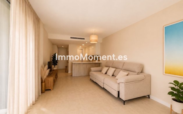 Resale - Apartment - Estepona - Selwo