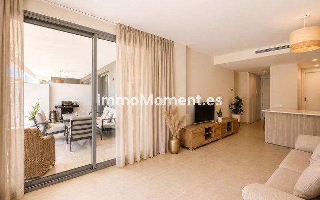 Resale - Apartment - Estepona - Selwo