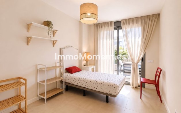 Resale - Apartment - Estepona - Selwo