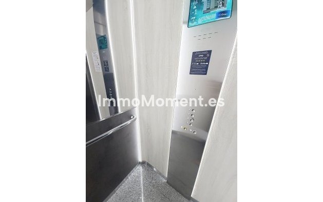 Resale - Apartment - Estepona - Selwo