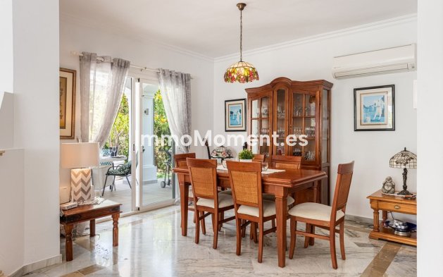 Resale - Detached villa - Estepona - Atalaya