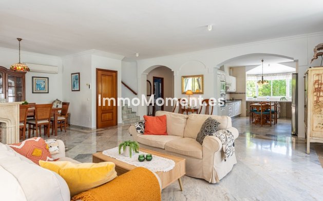 Resale - Detached villa - Estepona - Atalaya