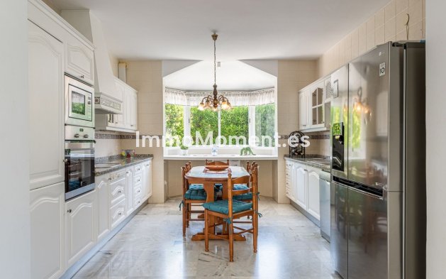 Resale - Detached villa - Estepona - Atalaya