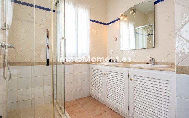 Resale - Detached villa - Estepona - Atalaya
