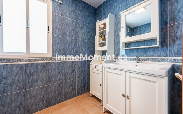Resale - Detached villa - Estepona - Atalaya