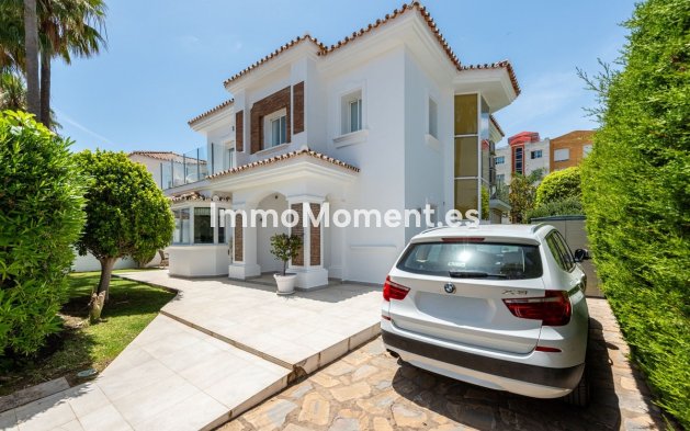 Resale - Detached villa - Estepona - Atalaya