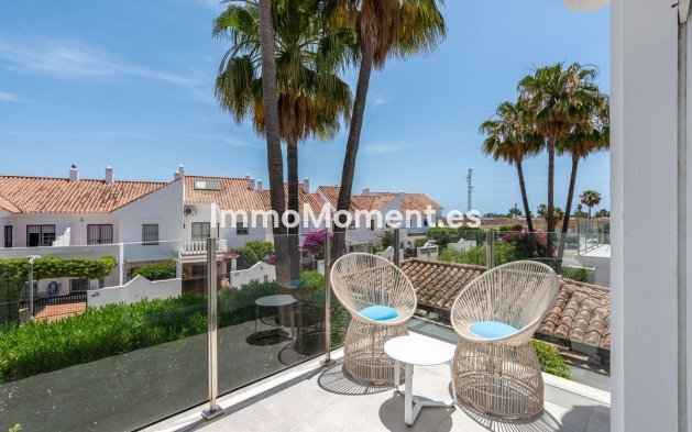 Resale - Detached villa - Estepona - Atalaya