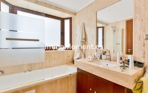 Wiederverkauf - Wohnung - Marbella - Nueva Andalucía