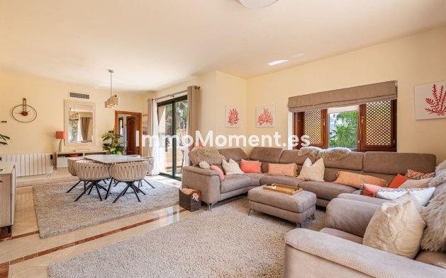 Resale - Apartment - Estepona - Estepona Centro