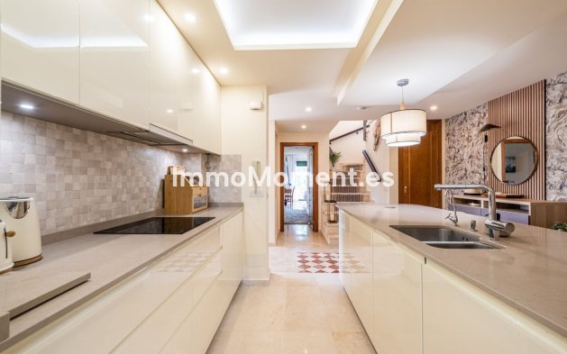 Resale - Apartment - Estepona - Estepona Centro