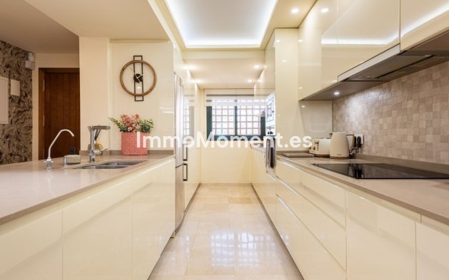 Resale - Apartment - Estepona - Estepona Centro