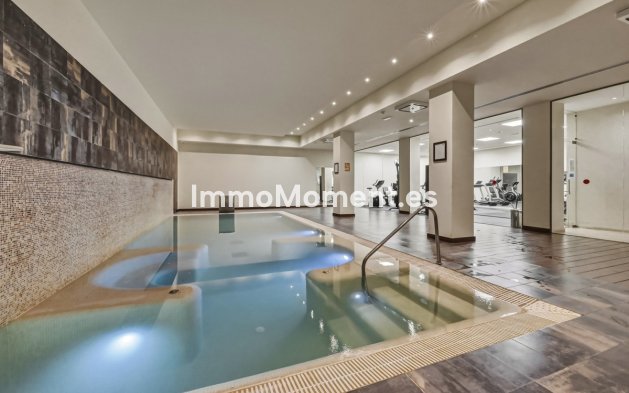 Resale - Apartment - Estepona - Estepona Centro