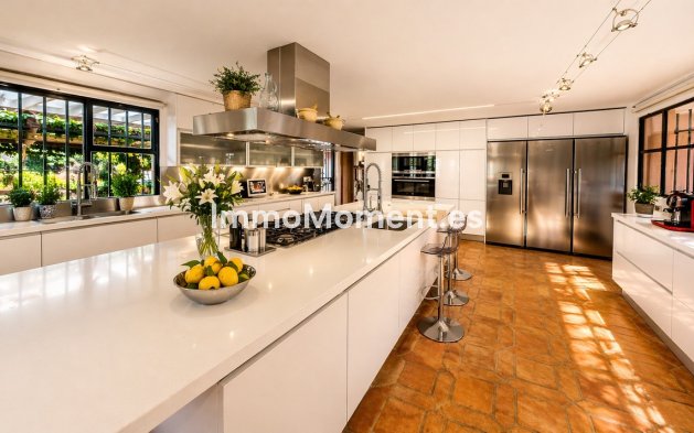 Wiederverkauf - Freistehende Villa - Marbella - Guadalmina Baja