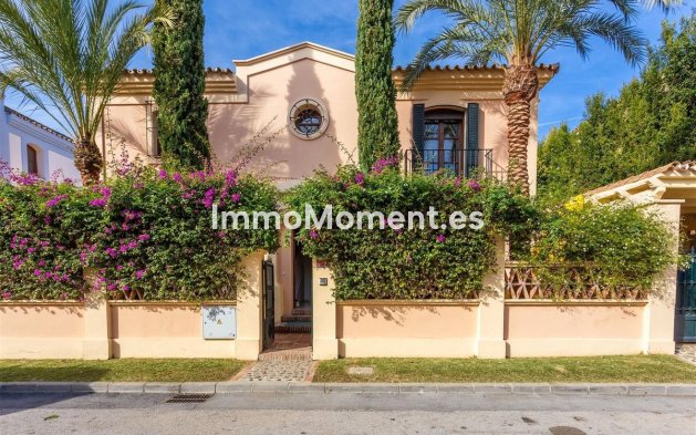 Resale - Detached villa - Marbella - Guadalmina Alta